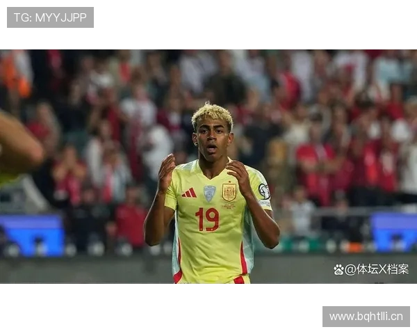 亚马尔与马拉多纳青年期爆发力及战术角色对比分析